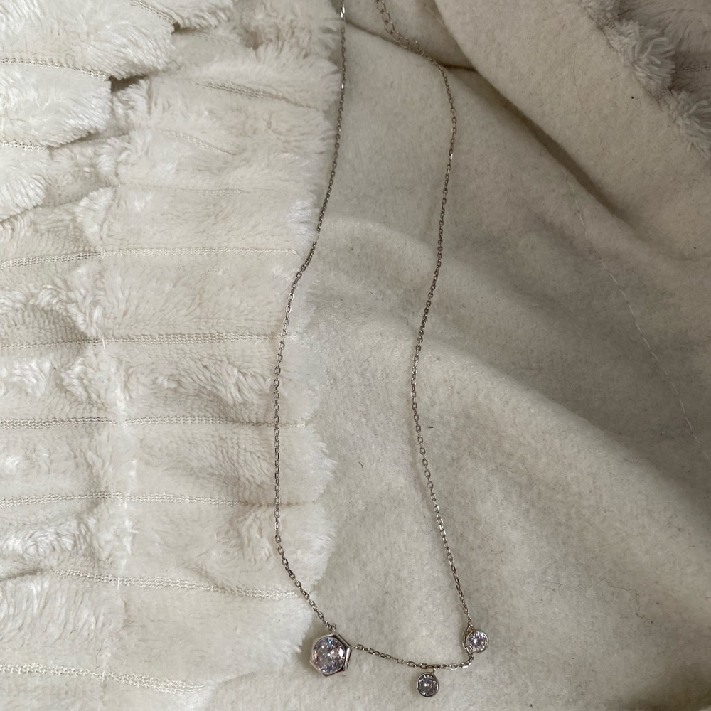 Brand NEW STERLING SILVER triple diamond necklace
